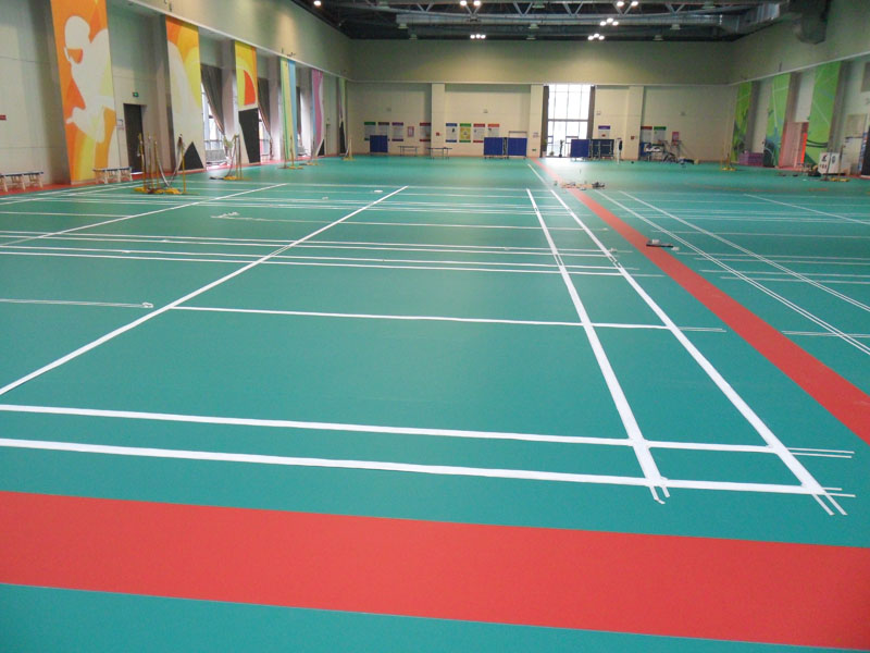 戶外籃球場運(yùn)動(dòng)地膠 塑膠環(huán)保耐磨阻燃防滑緩沖回彈籃球館PVC地板膠生產(chǎn)廠家